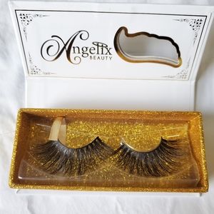 BRAND NEW Angelix Beauty Ooh Mamá! Lashes